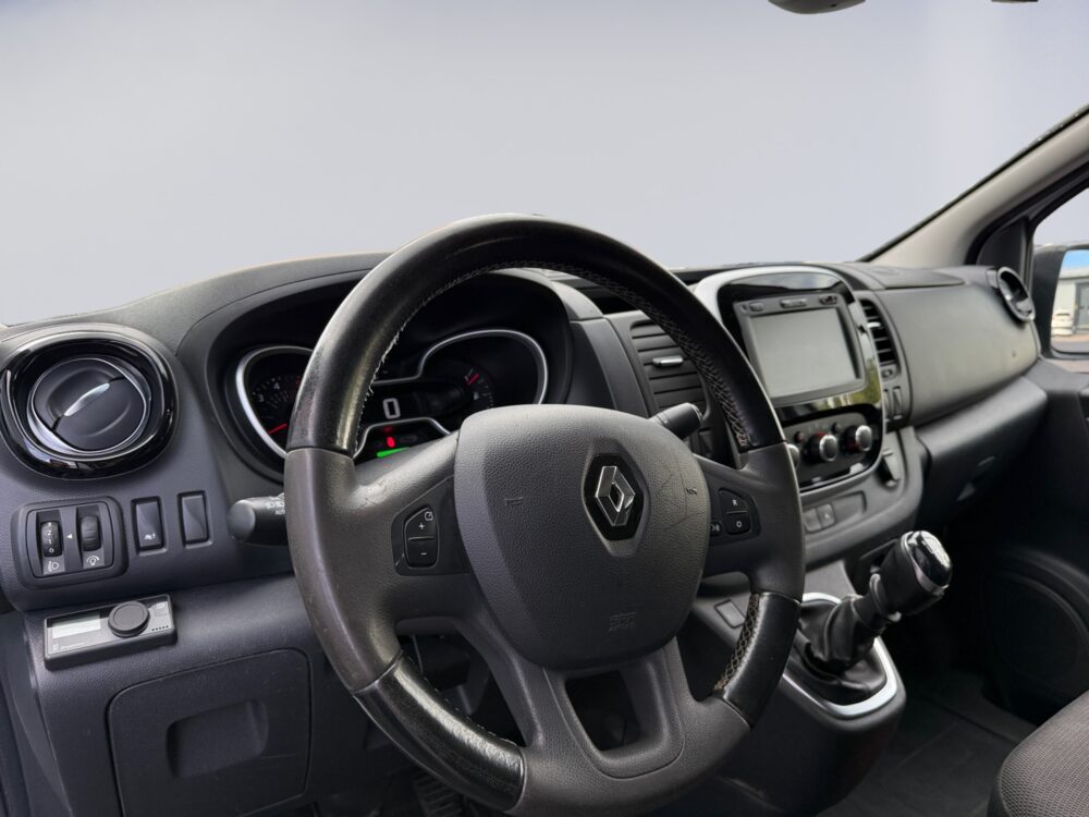 auto-Renault-Trafic-KTS973-202608211725-9 auto-Renault-Trafic-KTS973-202608211725-9
