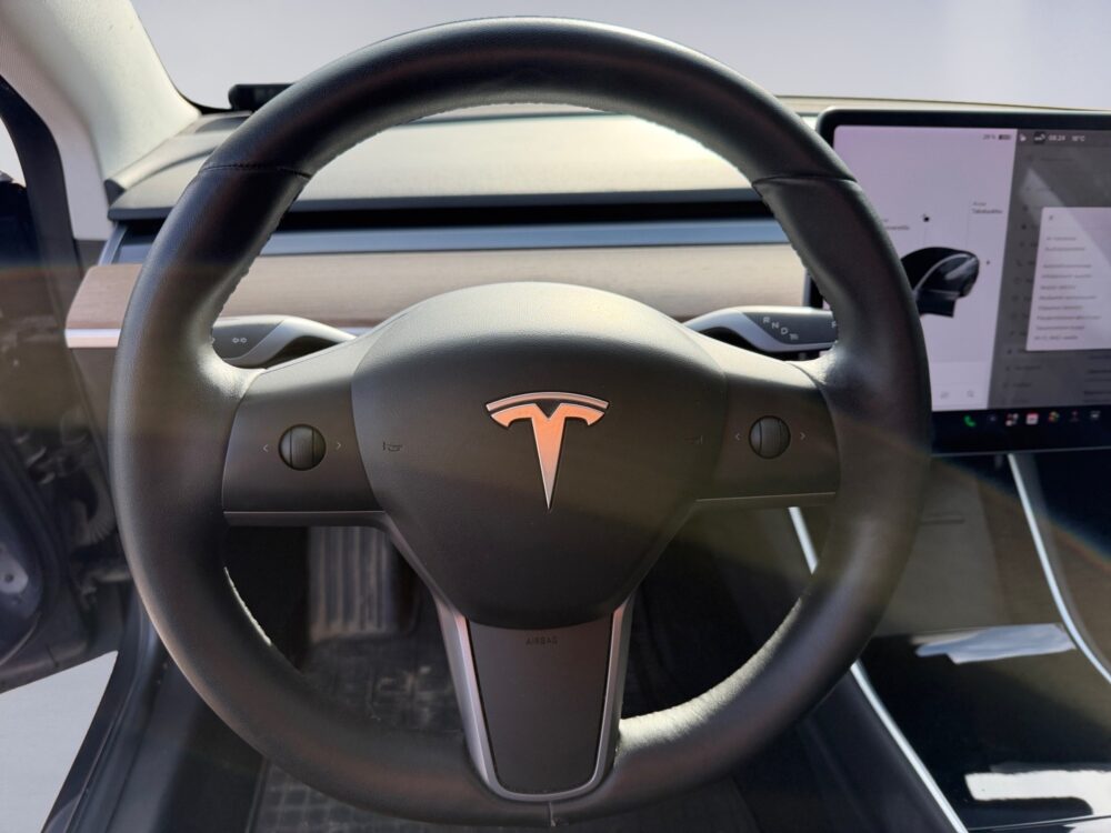 auto-Tesla-Model-3-LPU787-202608051041-10 auto-Tesla-Model-3-LPU787-202608051041-10