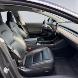 auto-Tesla-Model-3-LPU787-202608051041-12