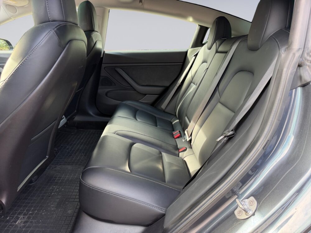 auto-Tesla-Model-3-LPU787-202608051041-13 auto-Tesla-Model-3-LPU787-202608051041-13