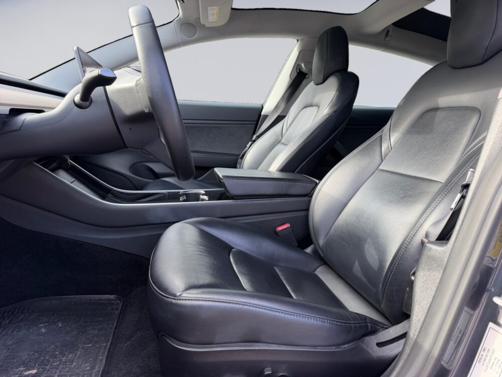 auto-Tesla-Model-3-LPU787-202608051041-8 auto-Tesla-Model-3-LPU787-202608051041-8