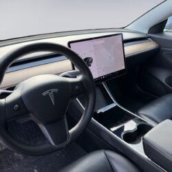 auto-Tesla-Model-3-LPU787-202608051041-9