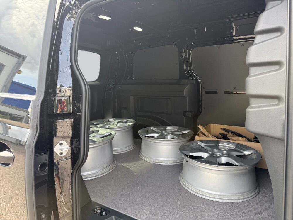 auto-Volkswagen-ID.-Buzz-Cargo-XTO303-202608131323-13 auto-Volkswagen-ID.-Buzz-Cargo-XTO303-202608131323-13