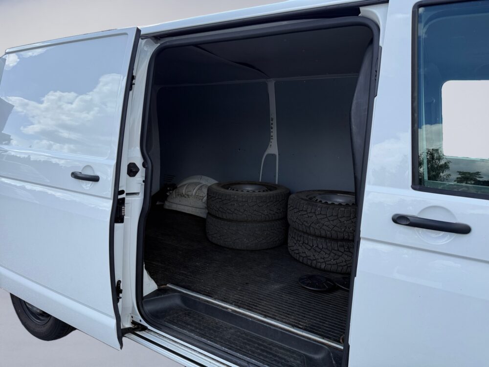 auto-Volkswagen-Transporter-FRE325-202608191427-12 auto-Volkswagen-Transporter-FRE325-202608191427-12