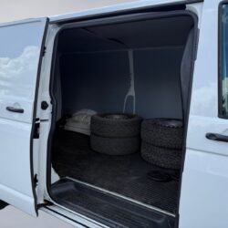 auto-Volkswagen-Transporter-FRE325-202608191427-12