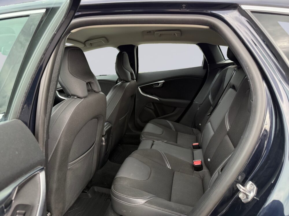 auto-Volvo-V40-NKI639-202608031612-11 auto-Volvo-V40-NKI639-202608031612-11