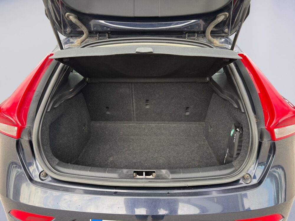 auto-Volvo-V40-NKI639-202608031612-12 auto-Volvo-V40-NKI639-202608031612-12