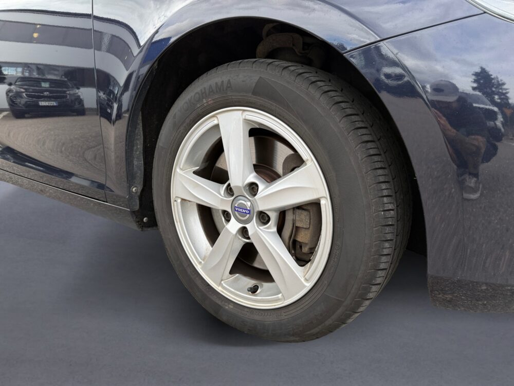 auto-Volvo-V40-NKI639-202608031612-14 auto-Volvo-V40-NKI639-202608031612-14