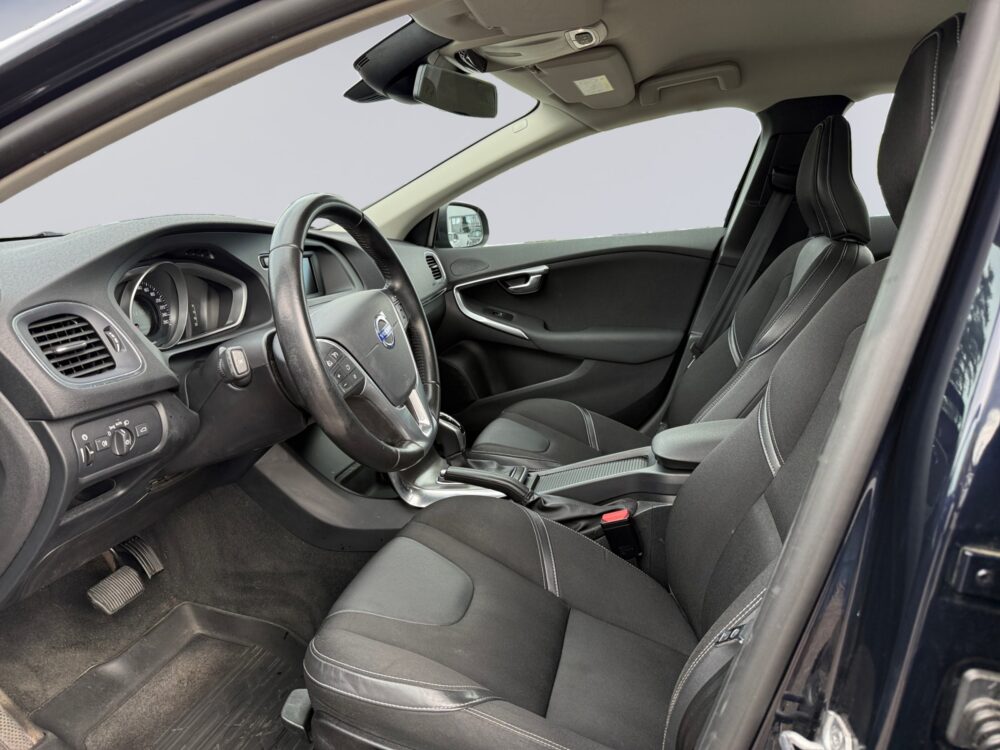 auto-Volvo-V40-NKI639-202608031612-8 auto-Volvo-V40-NKI639-202608031612-8