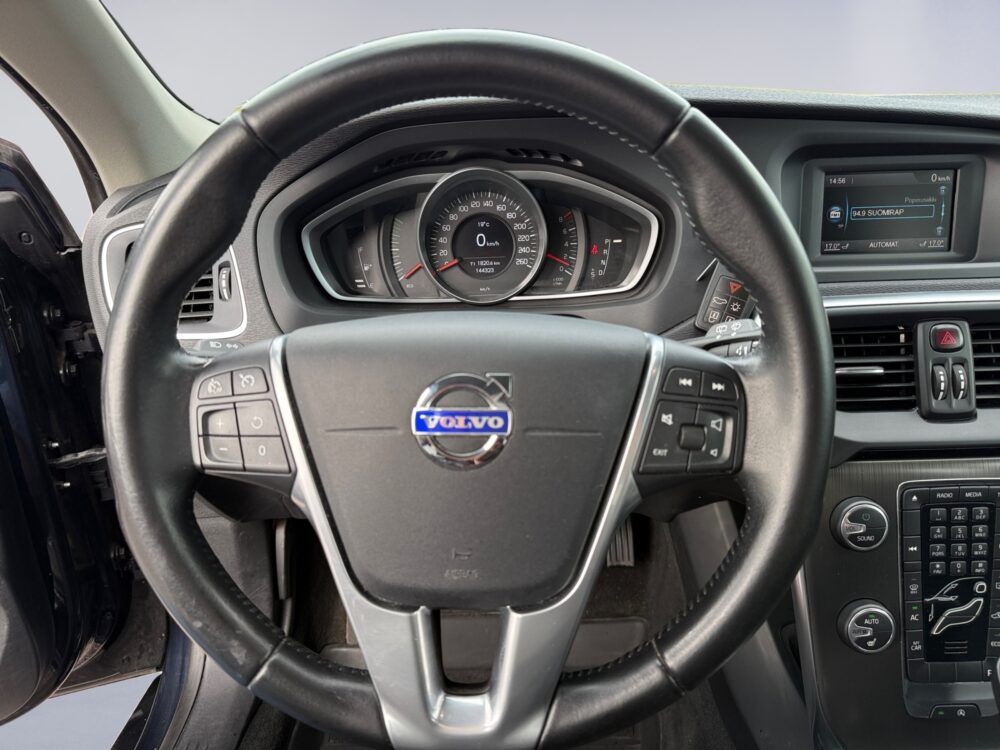 auto-Volvo-V40-NKI639-202608031612-9 auto-Volvo-V40-NKI639-202608031612-9