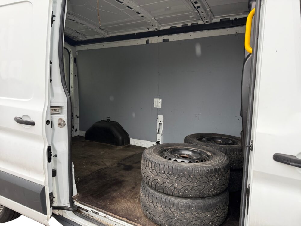 auto-Ford-Transit-GLE531-202609181102-13 auto-Ford-Transit-GLE531-202609181102-13