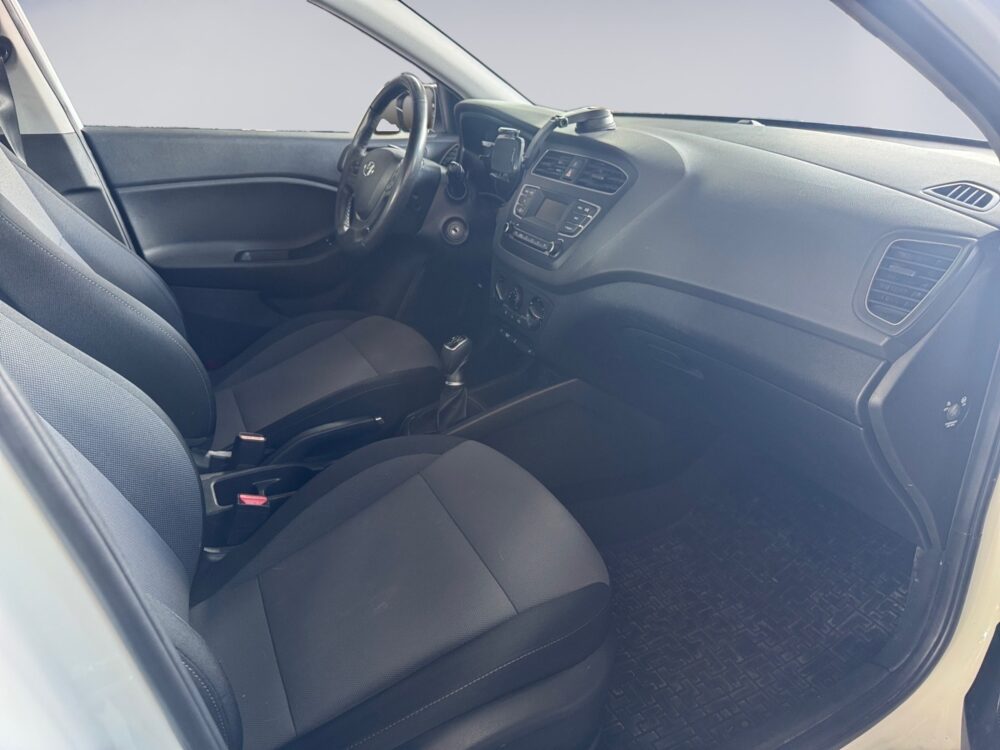 auto-Hyundai-i20-Hatchback-MUY319-202609031113-12 auto-Hyundai-i20-Hatchback-MUY319-202609031113-12
