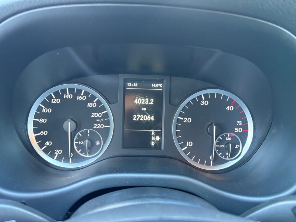 auto-Mercedes-Benz-Vito-BVU803-202609221417-11 auto-Mercedes-Benz-Vito-BVU803-202609221417-11