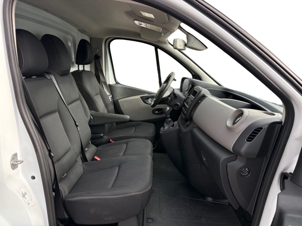 auto-Renault-Trafic-ERN251-202609211221-13 auto-Renault-Trafic-ERN251-202609211221-13