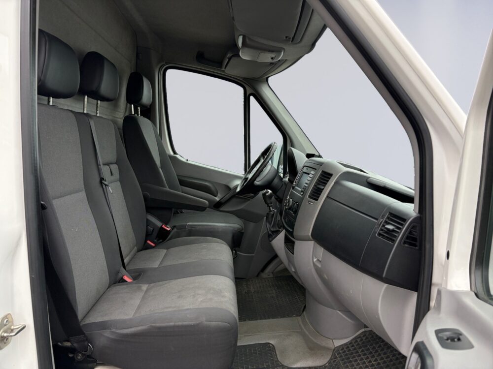 auto-Volkswagen-Crafter-CJT610-202609251118-12 auto-Volkswagen-Crafter-CJT610-202609251118-12