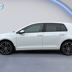 auto-Volkswagen-Golf-IRL307-202609291428-1