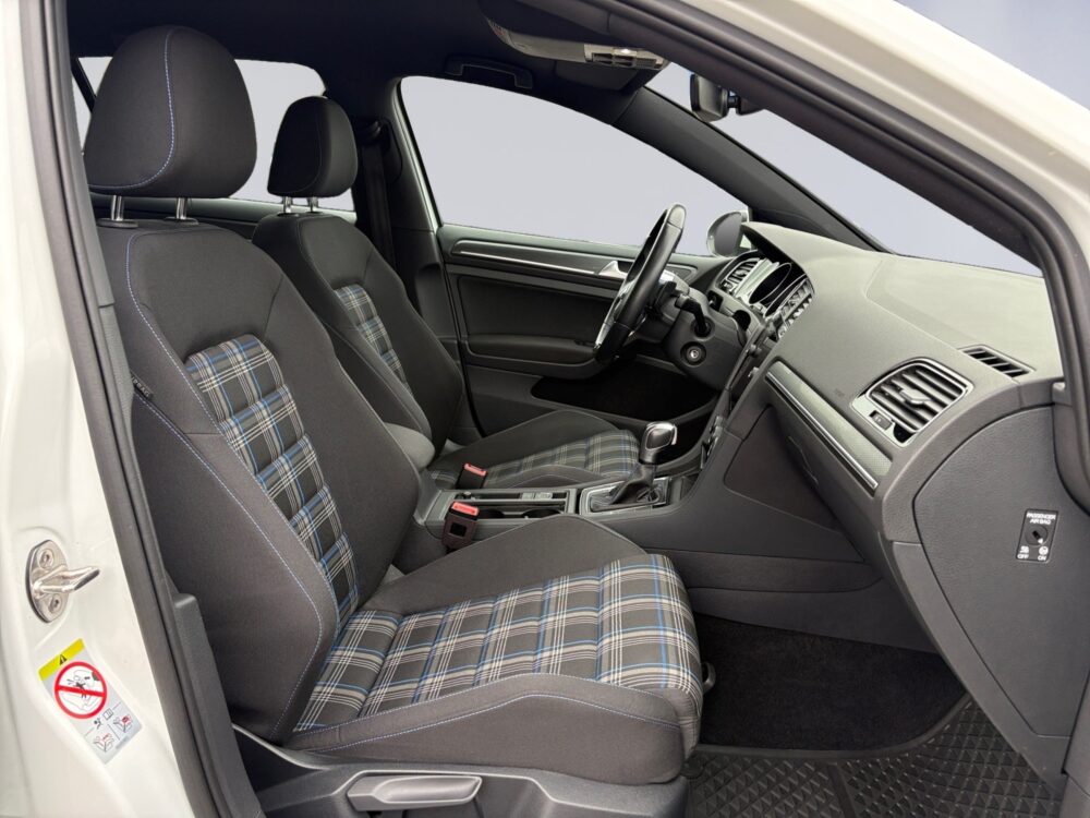 auto-Volkswagen-Golf-IRL307-202609291428-11 auto-Volkswagen-Golf-IRL307-202609291428-11