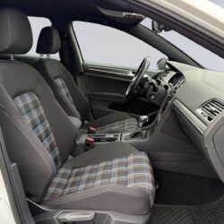 auto-Volkswagen-Golf-IRL307-202609291428-11