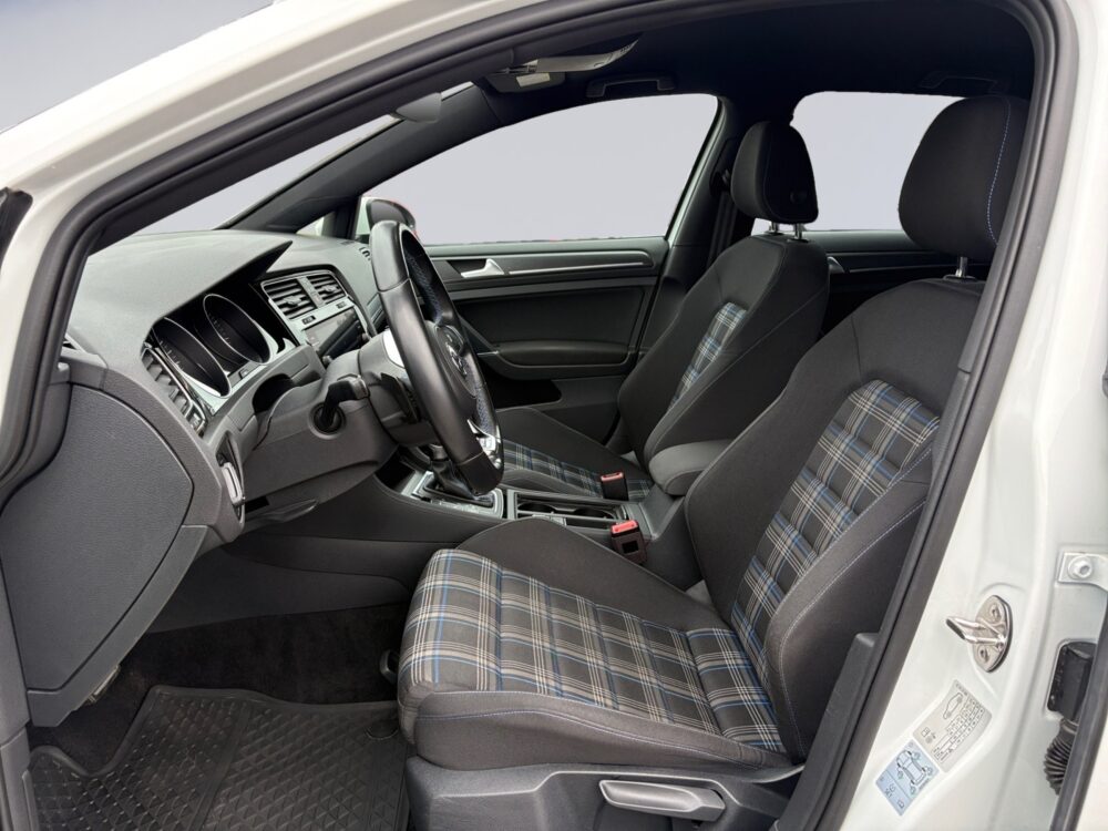 auto-Volkswagen-Golf-IRL307-202609291428-7 auto-Volkswagen-Golf-IRL307-202609291428-7