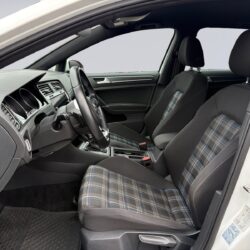auto-Volkswagen-Golf-IRL307-202609291428-7