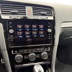 auto-Volkswagen-Golf-IRL307-202609291428-9
