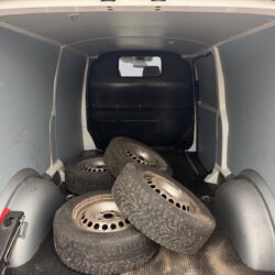 auto-Volkswagen-Transporter-NMU663-202609231116-9