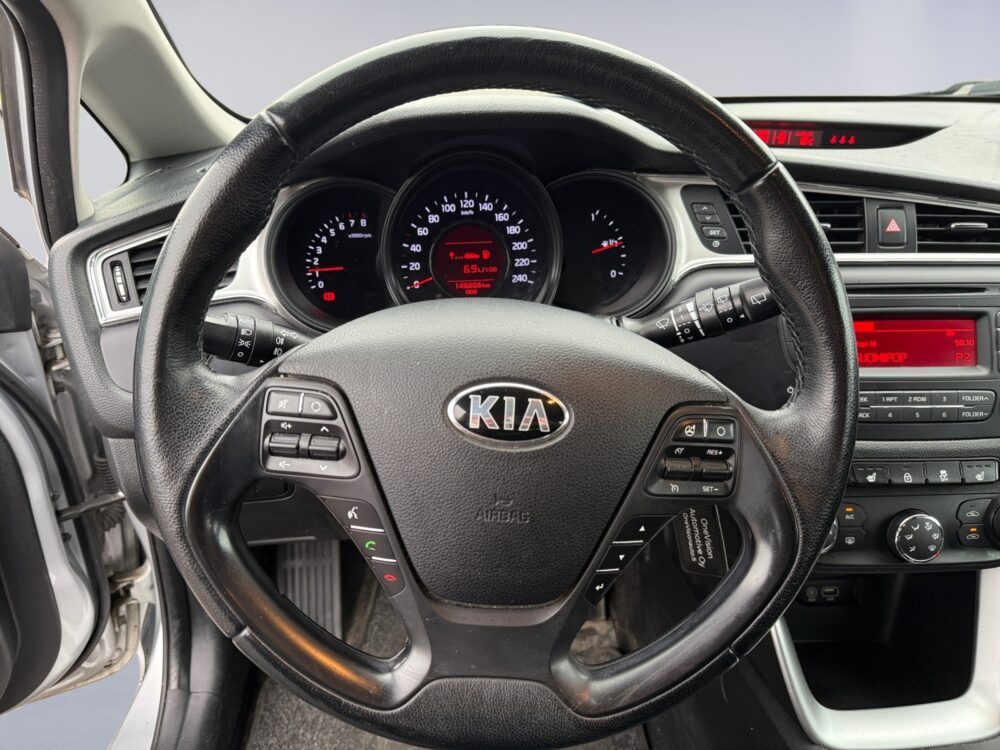 auto-Kia-cee´d-MNJ983-202610161504-10 auto-Kia-cee´d-MNJ983-202610161504-10