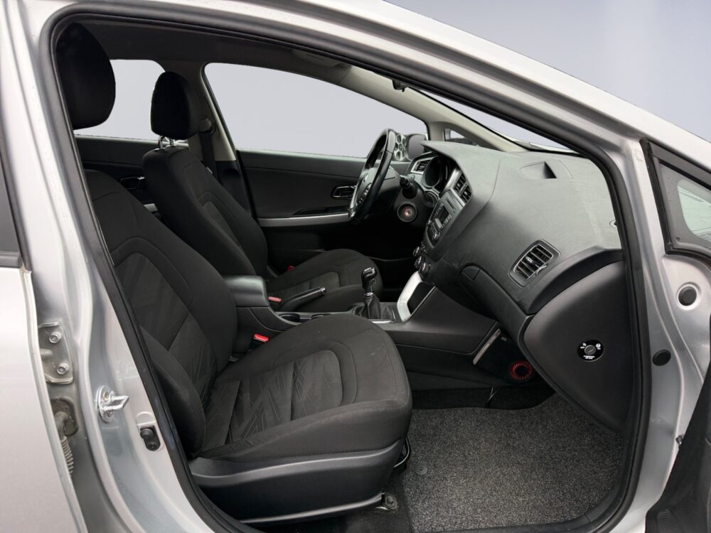 auto-Kia-cee´d-MNJ983-202610161504-13 auto-Kia-cee´d-MNJ983-202610161504-13
