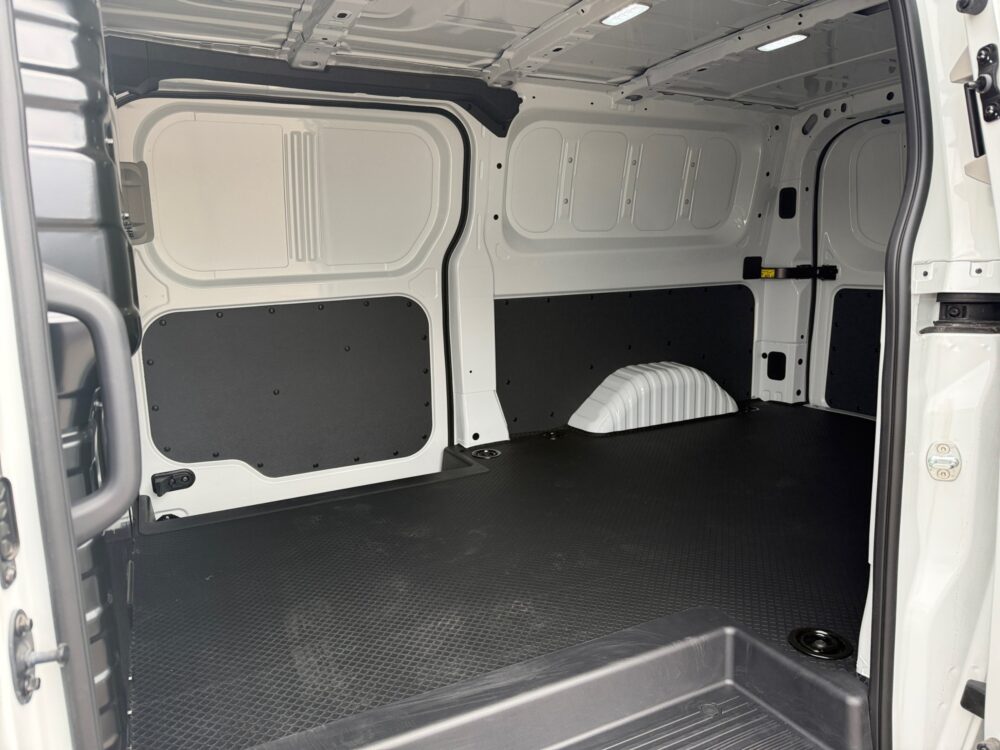 auto-Maxus-e-Deliver-7-NOY207-202610021132-12 auto-Maxus-e-Deliver-7-NOY207-202610021132-12