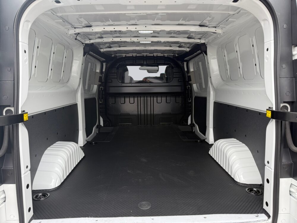 auto-Maxus-e-Deliver-7-NOY207-202610021132-13 auto-Maxus-e-Deliver-7-NOY207-202610021132-13