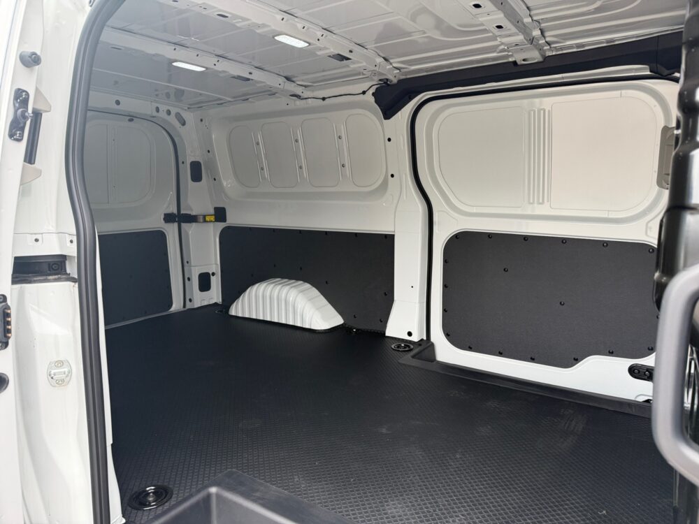 auto-Maxus-e-Deliver-7-NOY207-202610021132-14 auto-Maxus-e-Deliver-7-NOY207-202610021132-14