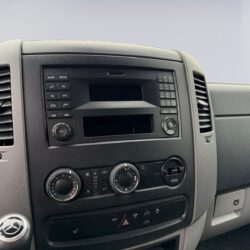 auto-Mercedes-Benz-Sprinter-LNO868-202610281127-10
