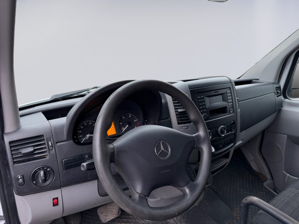 auto-Mercedes-Benz-Sprinter-LNO868-202610281127-9 auto-Mercedes-Benz-Sprinter-LNO868-202610281127-9