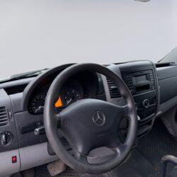 auto-Mercedes-Benz-Sprinter-LNO868-202610281127-9
