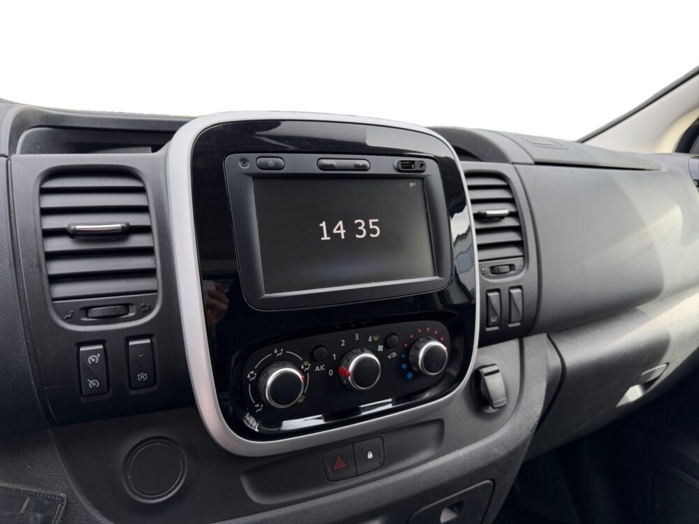 auto-Renault-Trafic-CNX744-202610081443-10 auto-Renault-Trafic-CNX744-202610081443-10