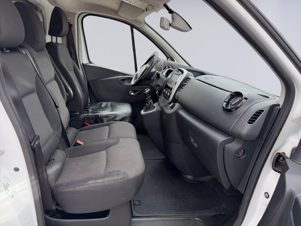 auto-Renault-Trafic-CNX744-202610081443-12 auto-Renault-Trafic-CNX744-202610081443-12