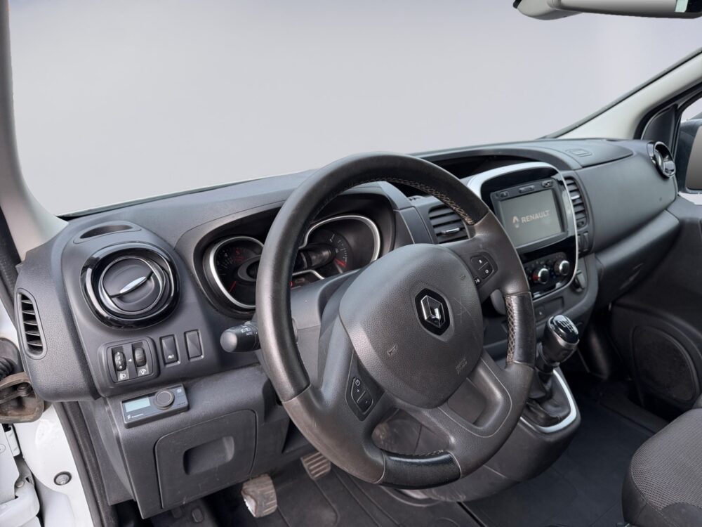 auto-Renault-Trafic-CNX744-202610081443-9 auto-Renault-Trafic-CNX744-202610081443-9