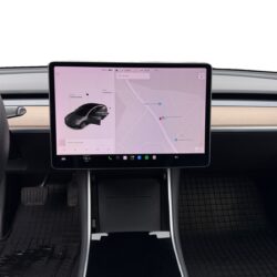 auto-Tesla-Model-3-LPU787-202610211141-10