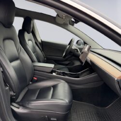 auto-Tesla-Model-3-LPU787-202610211141-12