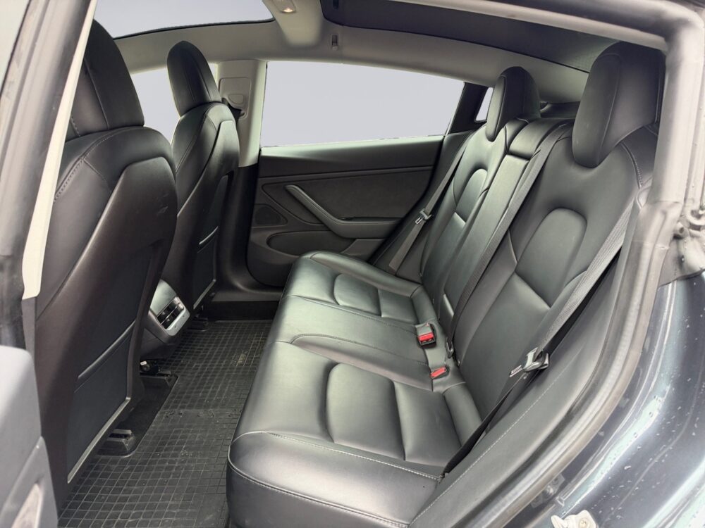 auto-Tesla-Model-3-LPU787-202610211141-13 auto-Tesla-Model-3-LPU787-202610211141-13