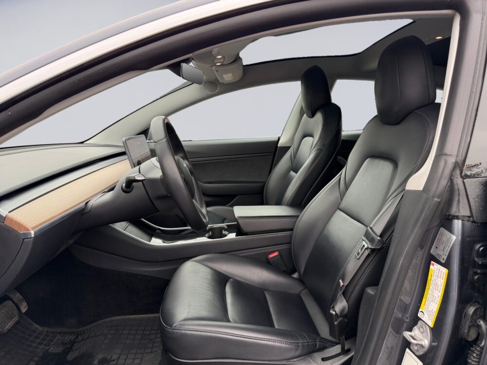 auto-Tesla-Model-3-LPU787-202610211141-8 auto-Tesla-Model-3-LPU787-202610211141-8
