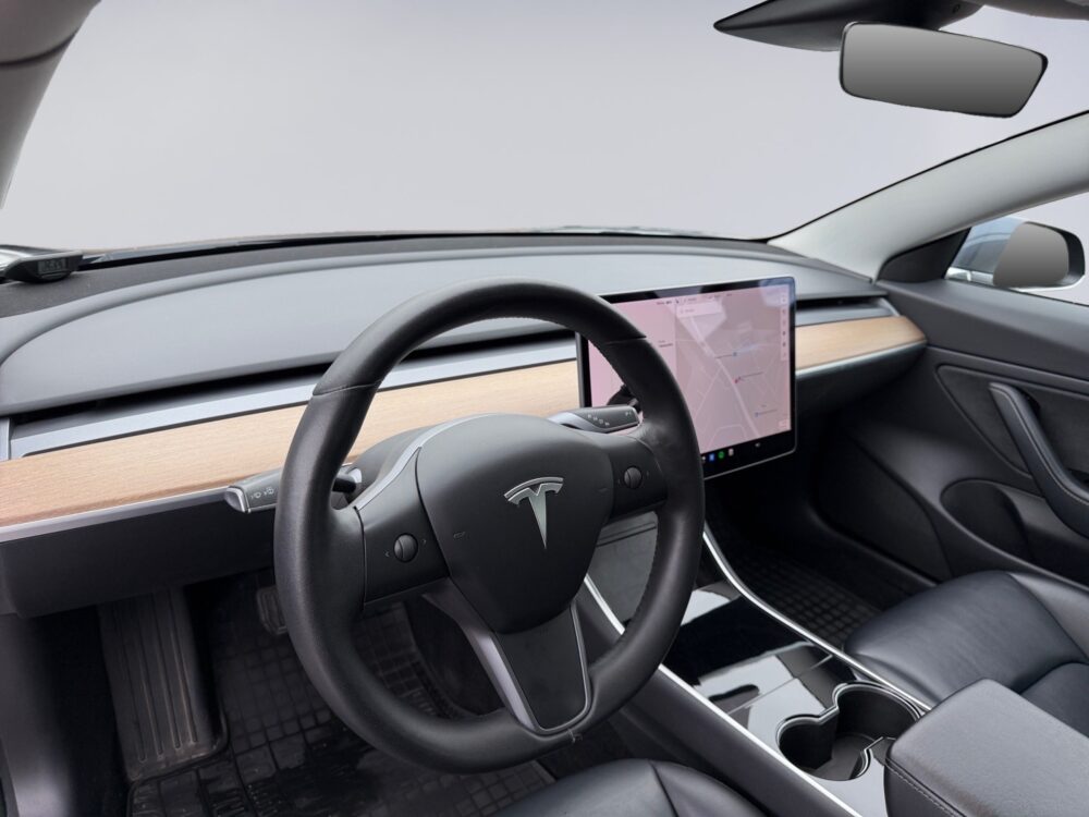auto-Tesla-Model-3-LPU787-202610211141-9 auto-Tesla-Model-3-LPU787-202610211141-9