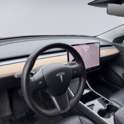 auto-Tesla-Model-3-LPU787-202610211141-9