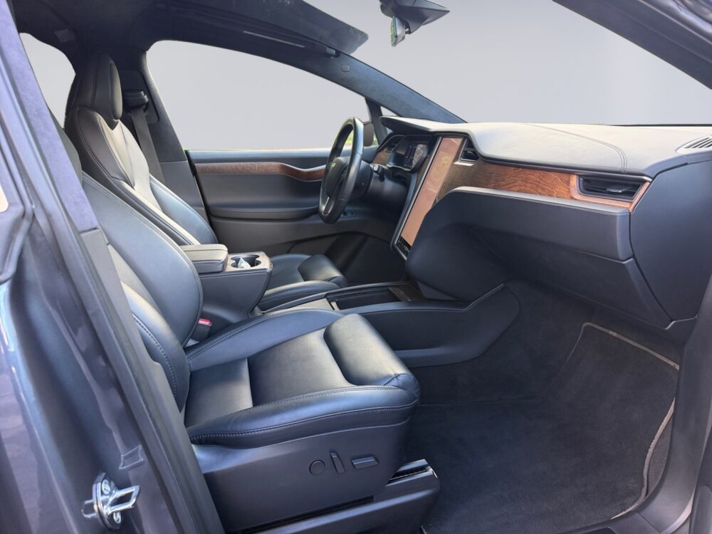 auto-Tesla-Model-X-RXR531-202610201333-11 auto-Tesla-Model-X-RXR531-202610201333-11