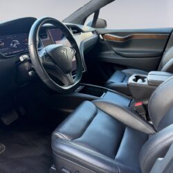 auto-Tesla-Model-X-RXR531-202610201333-12