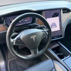 auto-Tesla-Model-X-RXR531-202610201333-13