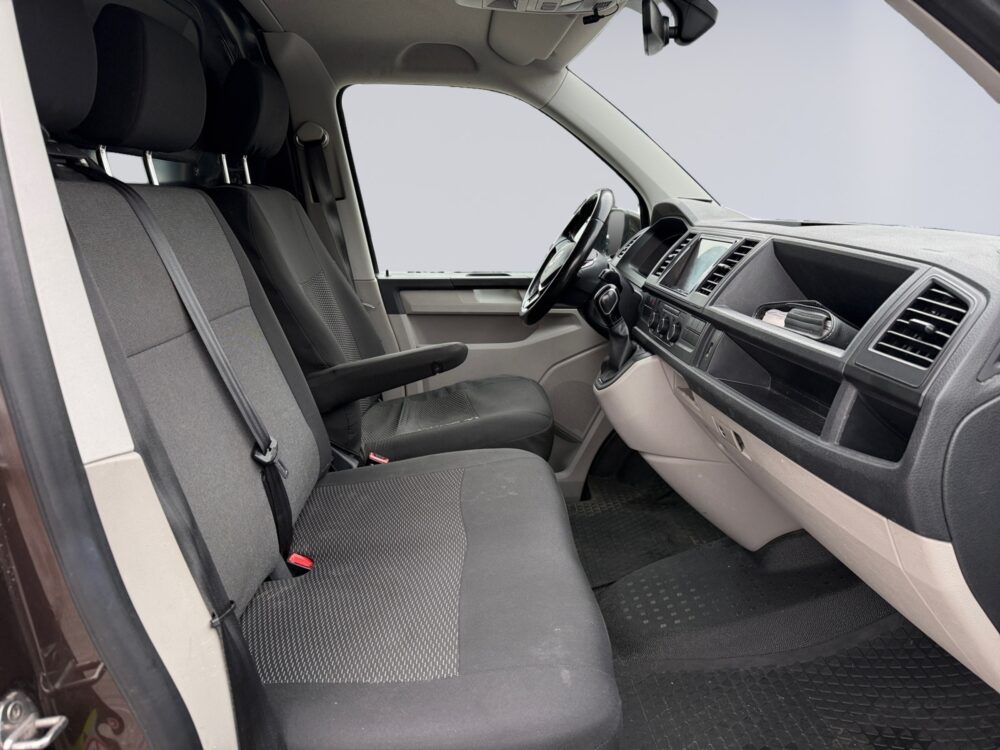 auto-Volkswagen-Transporter-BXA724-202610021048-11 auto-Volkswagen-Transporter-BXA724-202610021048-11