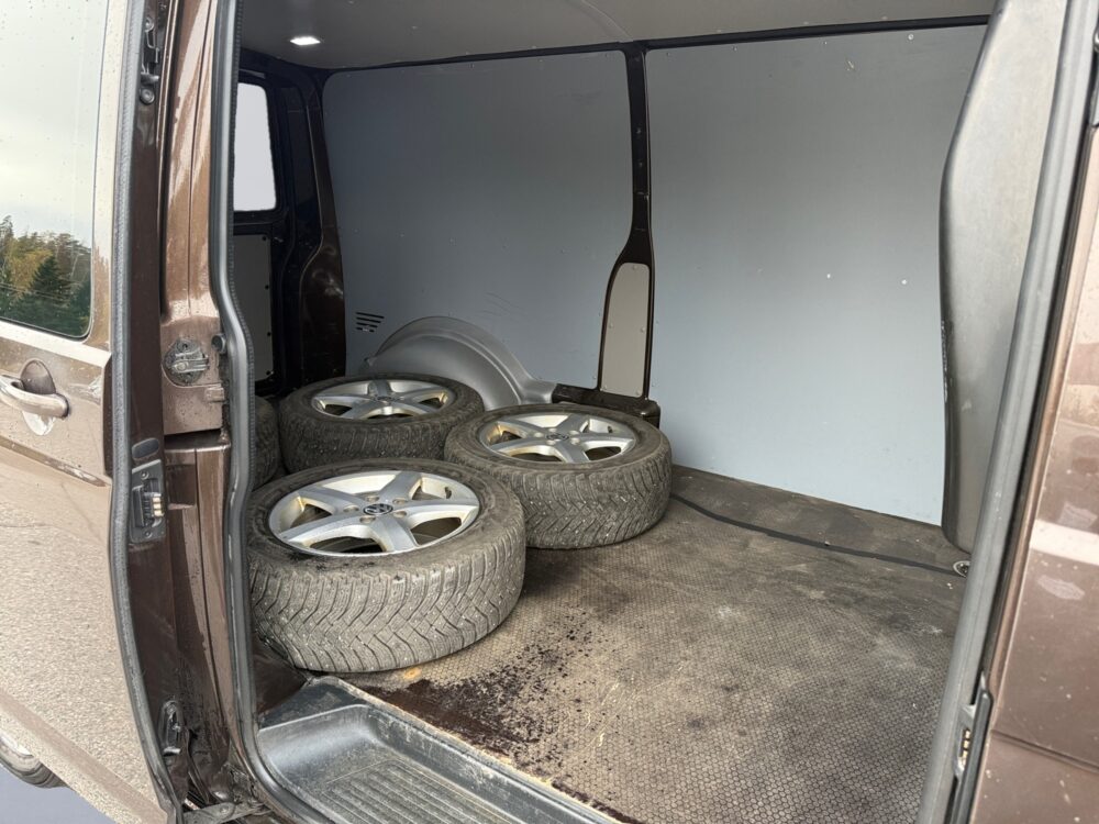 auto-Volkswagen-Transporter-BXA724-202610021048-12 auto-Volkswagen-Transporter-BXA724-202610021048-12