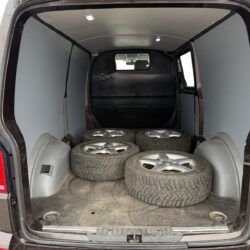 auto-Volkswagen-Transporter-BXA724-202610021048-13